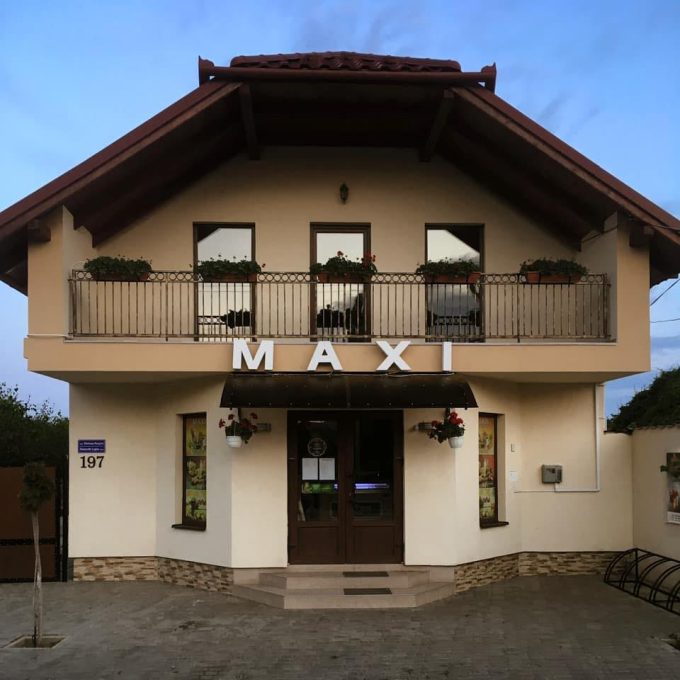 MAXI Üzletház