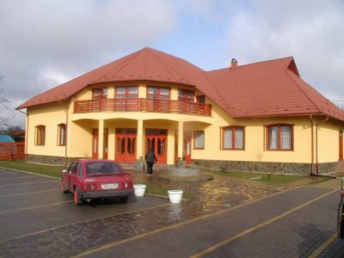 Family Hotel &amp; Étterem